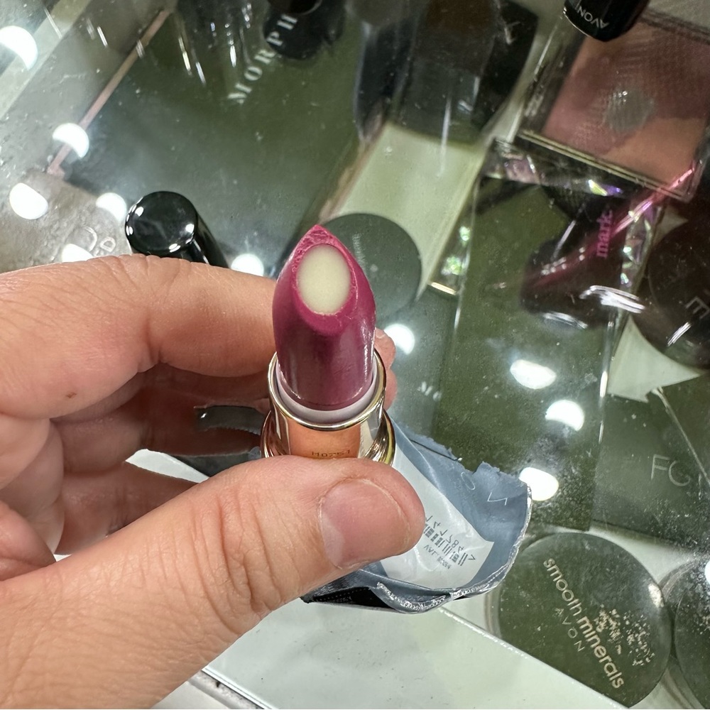 Avon Extra Plump Lipstick Berry - Picture 3 of 7